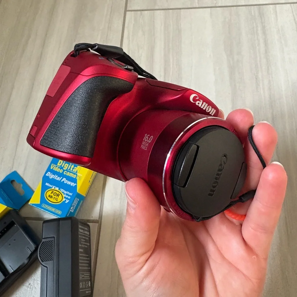 Canon PowerShot Sx400IS in red